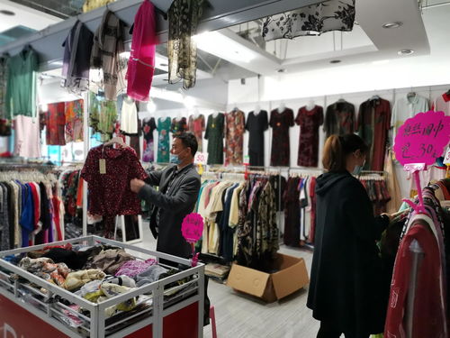 首屆春季外貿(mào)絲綢服裝商品購(gòu)物節(jié)在美博匯時(shí)尚中心一層開(kāi)賣