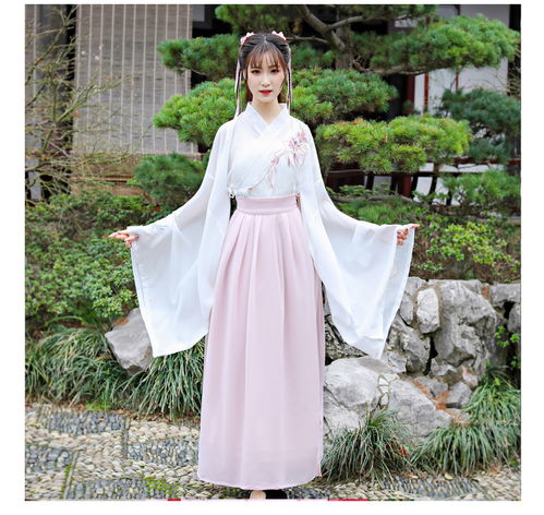 如果仙女氣質(zhì)的古代服裝和性感風格的現(xiàn)代服裝可以隨意穿